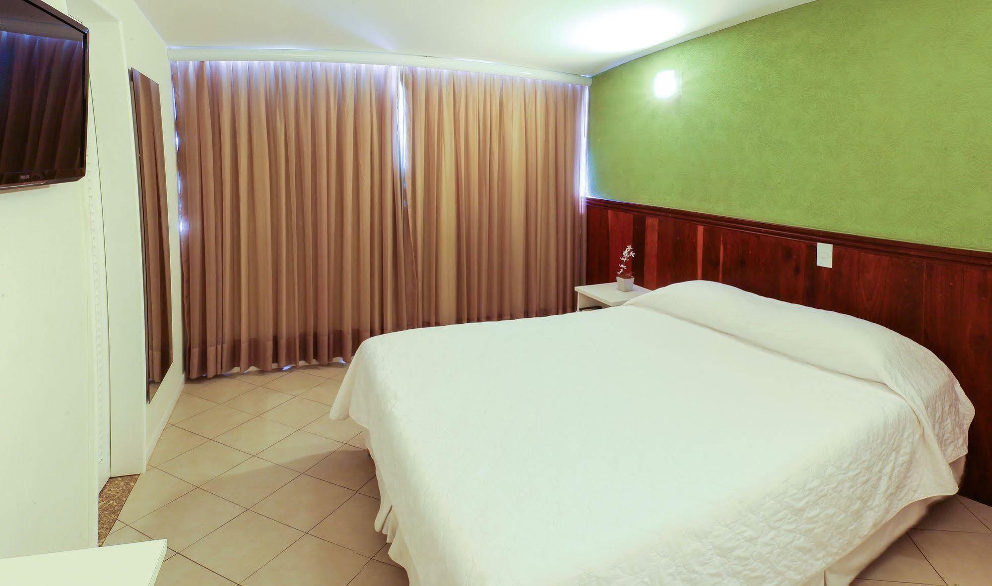 לאורו דה פרייטס Malibu Plaza Hotel מראה חיצוני תמונה